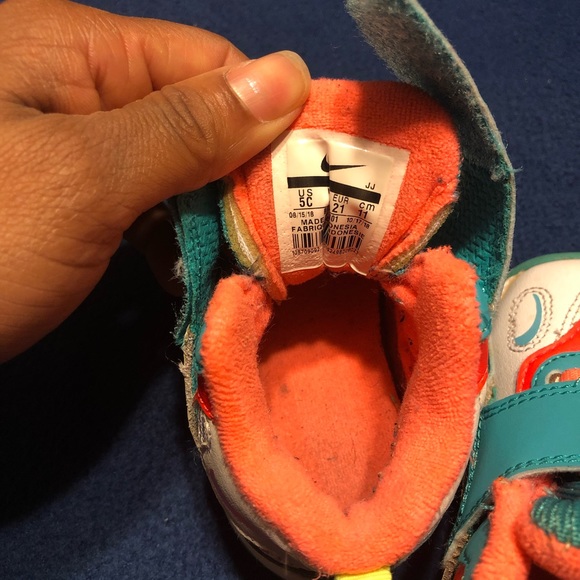 Nike - Picture 5 of 6